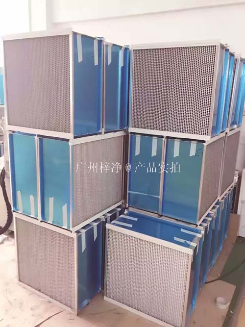 有隔板亞高效過濾器按過濾效率主要分為H10亞高效空氣過濾器和H11亞高效過濾器以及H12亞高效過濾器等。
