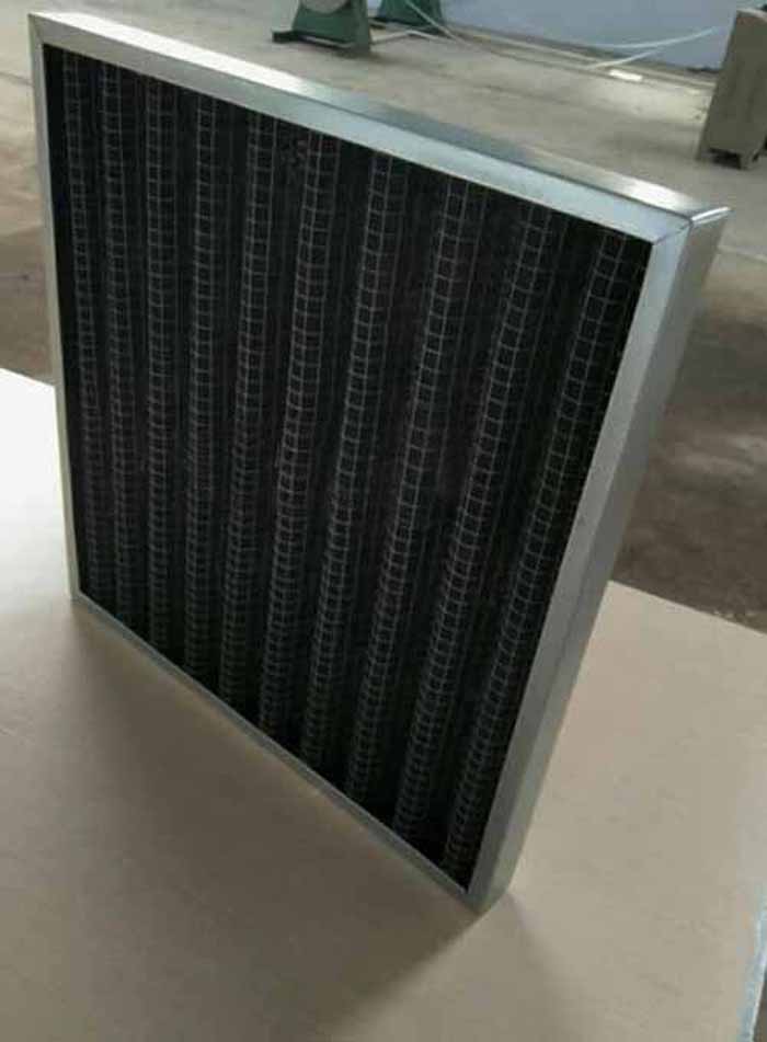 折疊式活性炭過濾器鋁型材外框，也可選用鍍鋅外框及不銹鋼，厚度為：21mm,25mm,46mm，50mm等其他多種厚度。