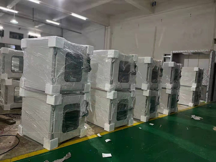 凈化車間傳遞窗成為不可或缺的設(shè)備。